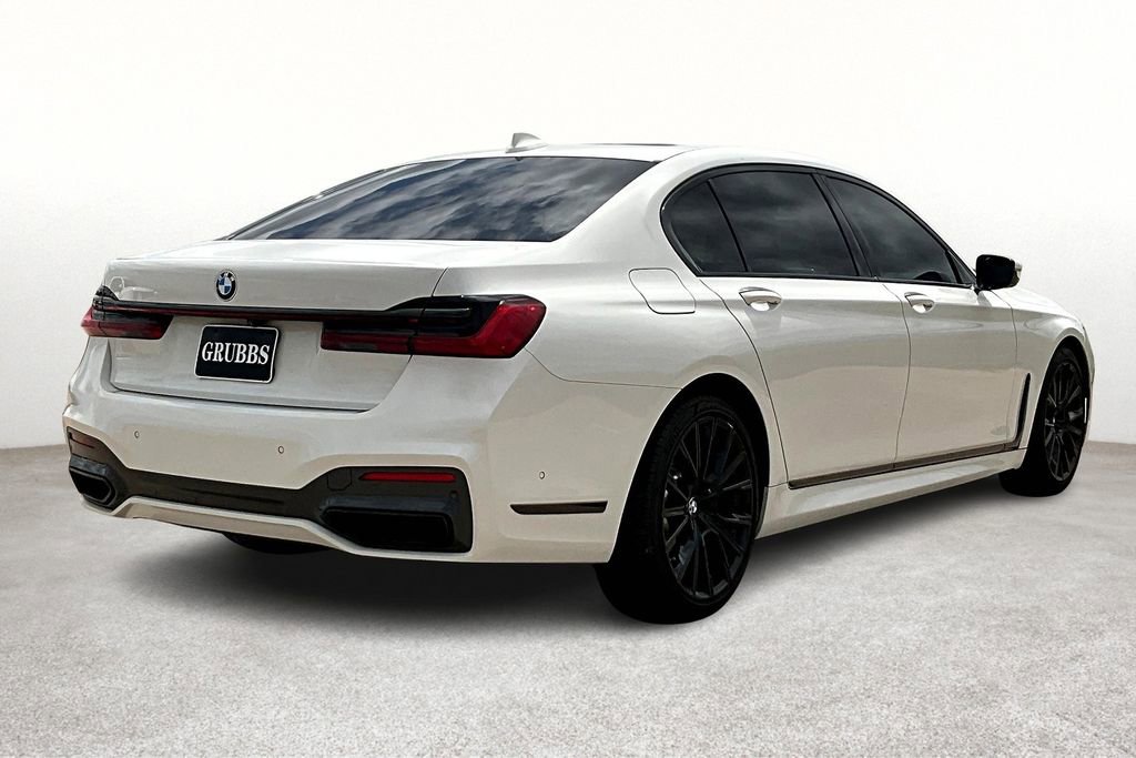 Used 2022 BMW 740i w/ M Sport Package image 2