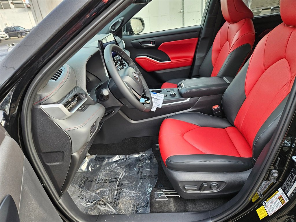 New 2025 Toyota Highlander XSE image 13