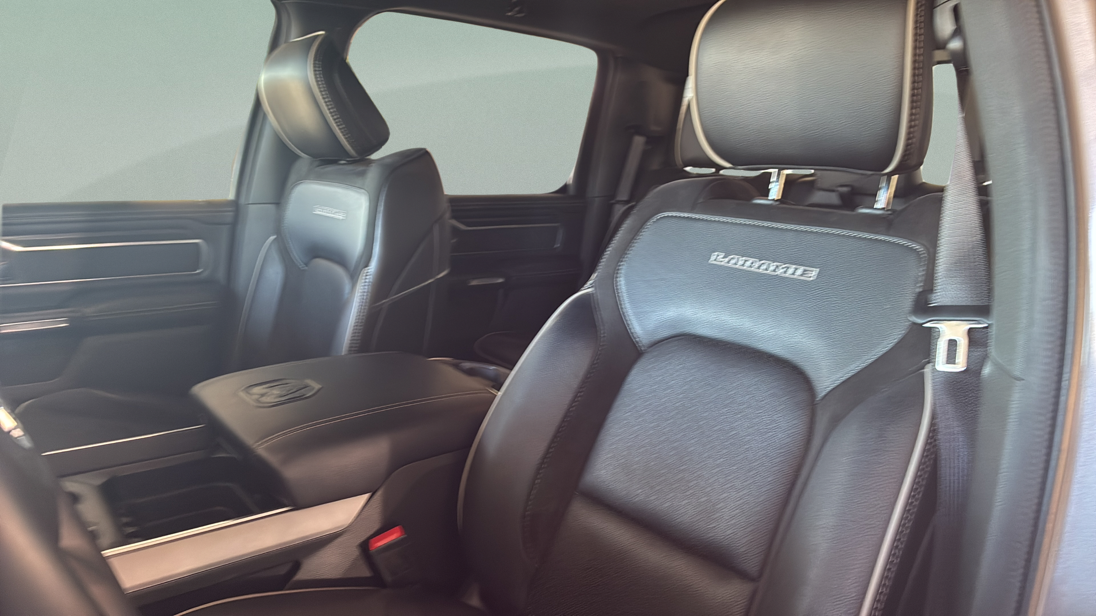 Used 2023 RAM 1500 Laramie AWD/4WD image 9