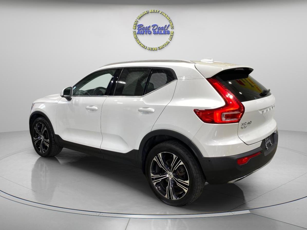Used 2019 Volvo XC40 T4 Inscription FWD image 3