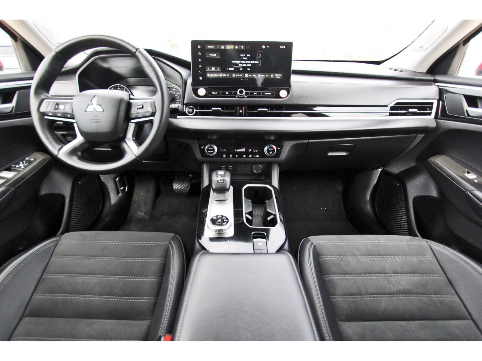 Used 2025 Mitsubishi Outlander SE FWD image 10