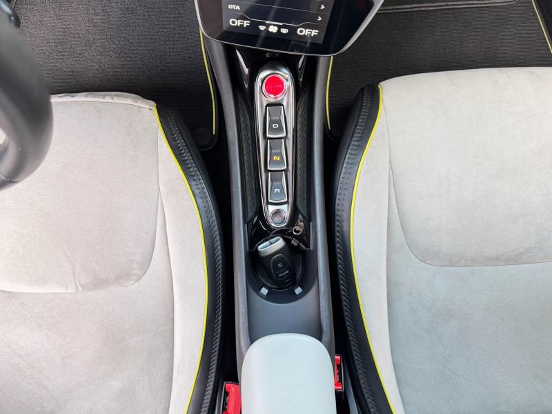 Used 2023 McLaren Artura image 25