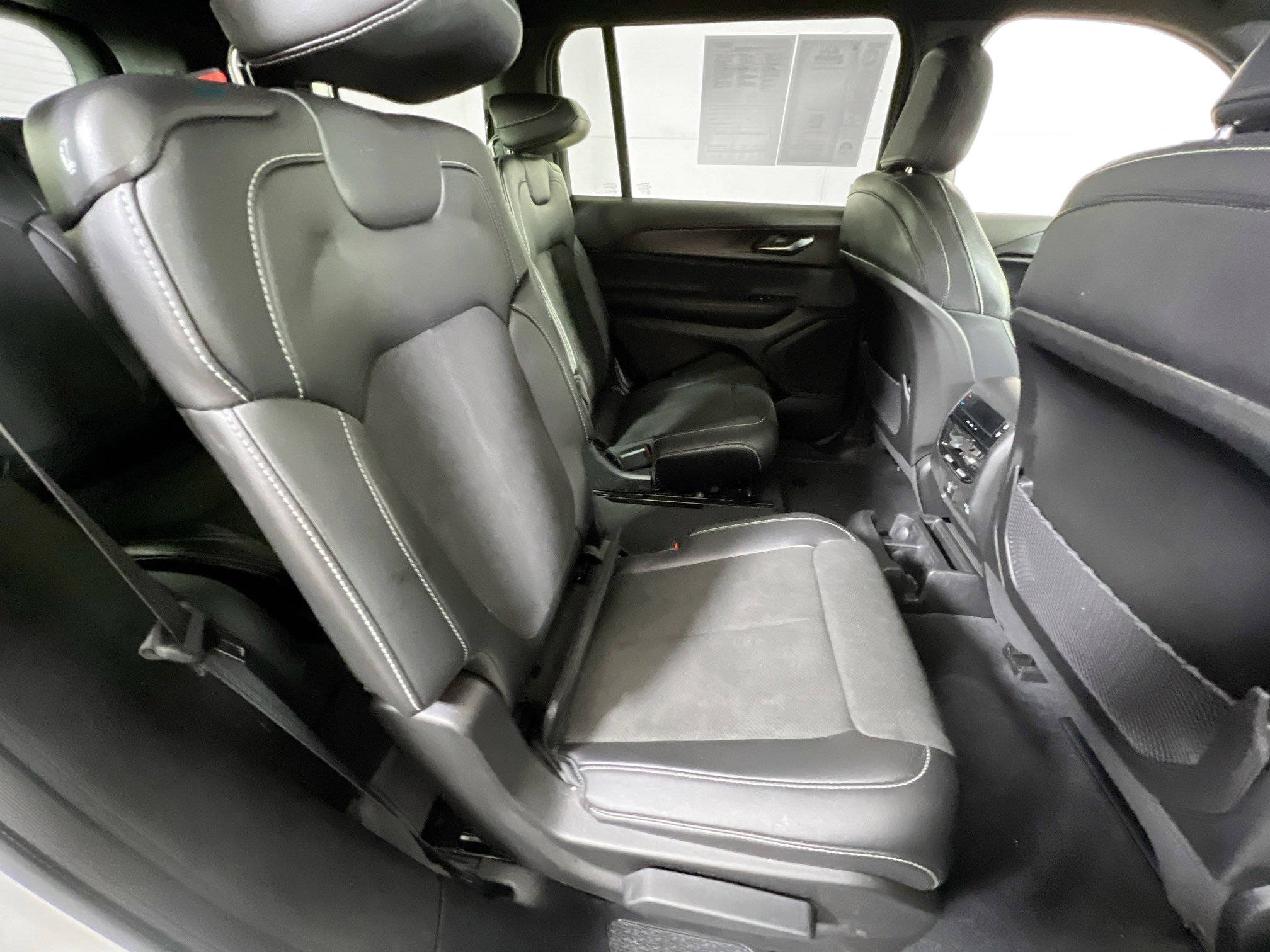 Used 2023 Jeep Grand Cherokee L Laredo image 27