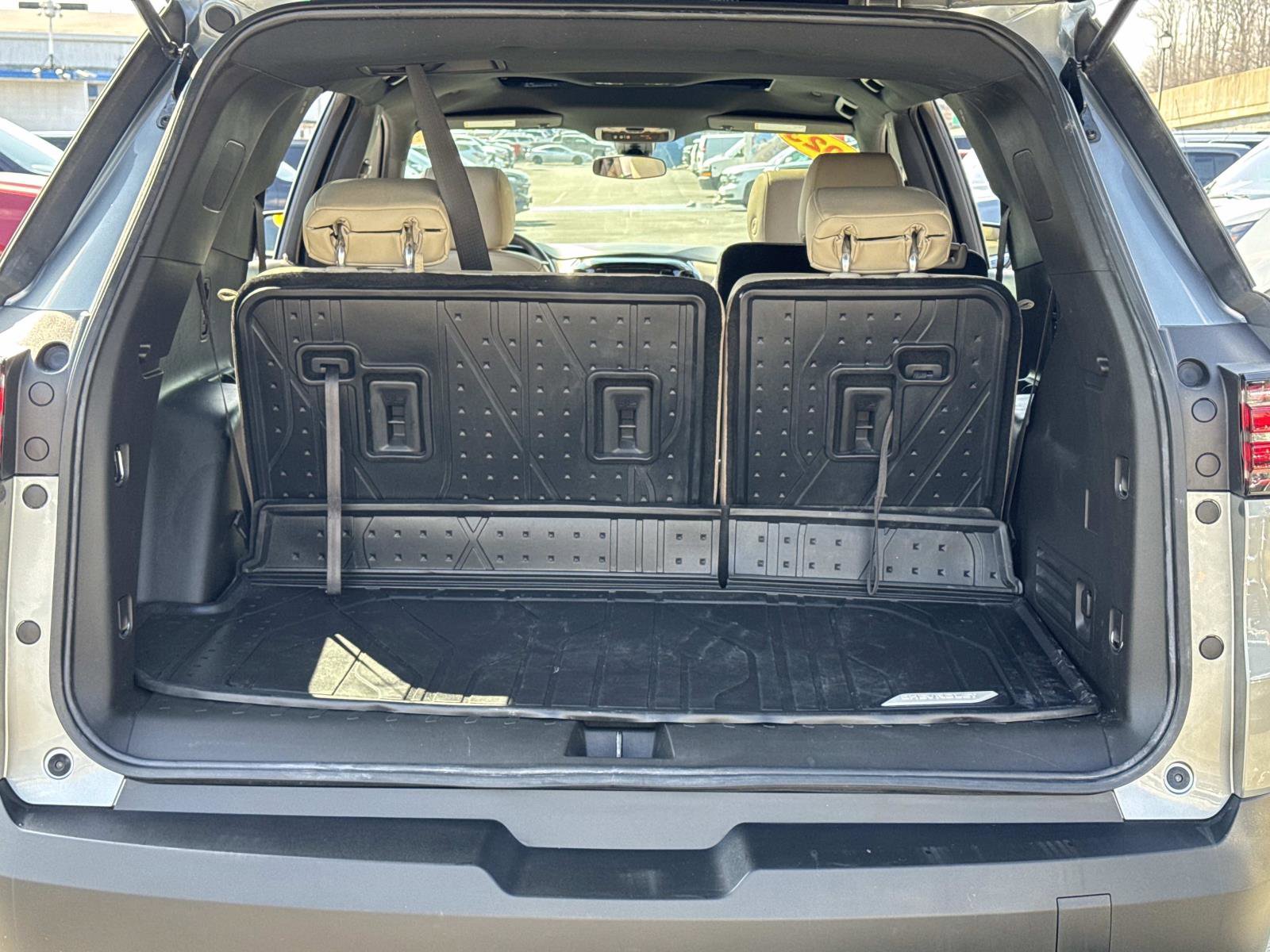 Used 2023 Chevrolet Traverse LS image 17