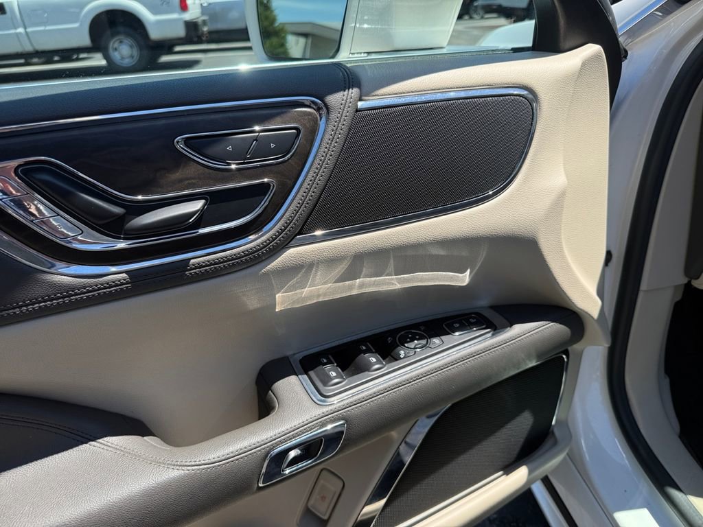 Used 2017 Lincoln Continental Select w/ Climate Package AWD/4WD image 21