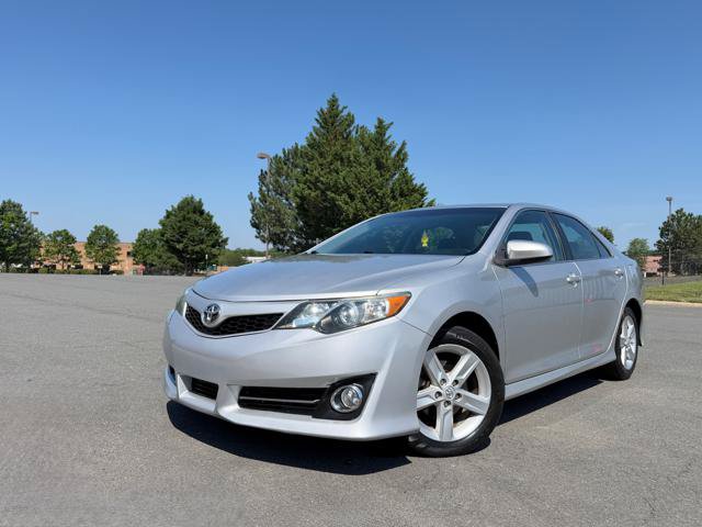 Used 2014 Toyota Camry SE FWD image 1