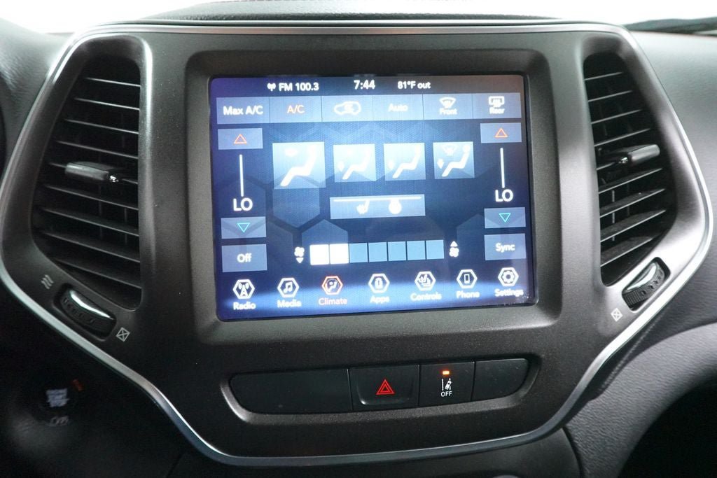 Used 2022 Jeep Cherokee Trailhawk AWD/4WD image 17