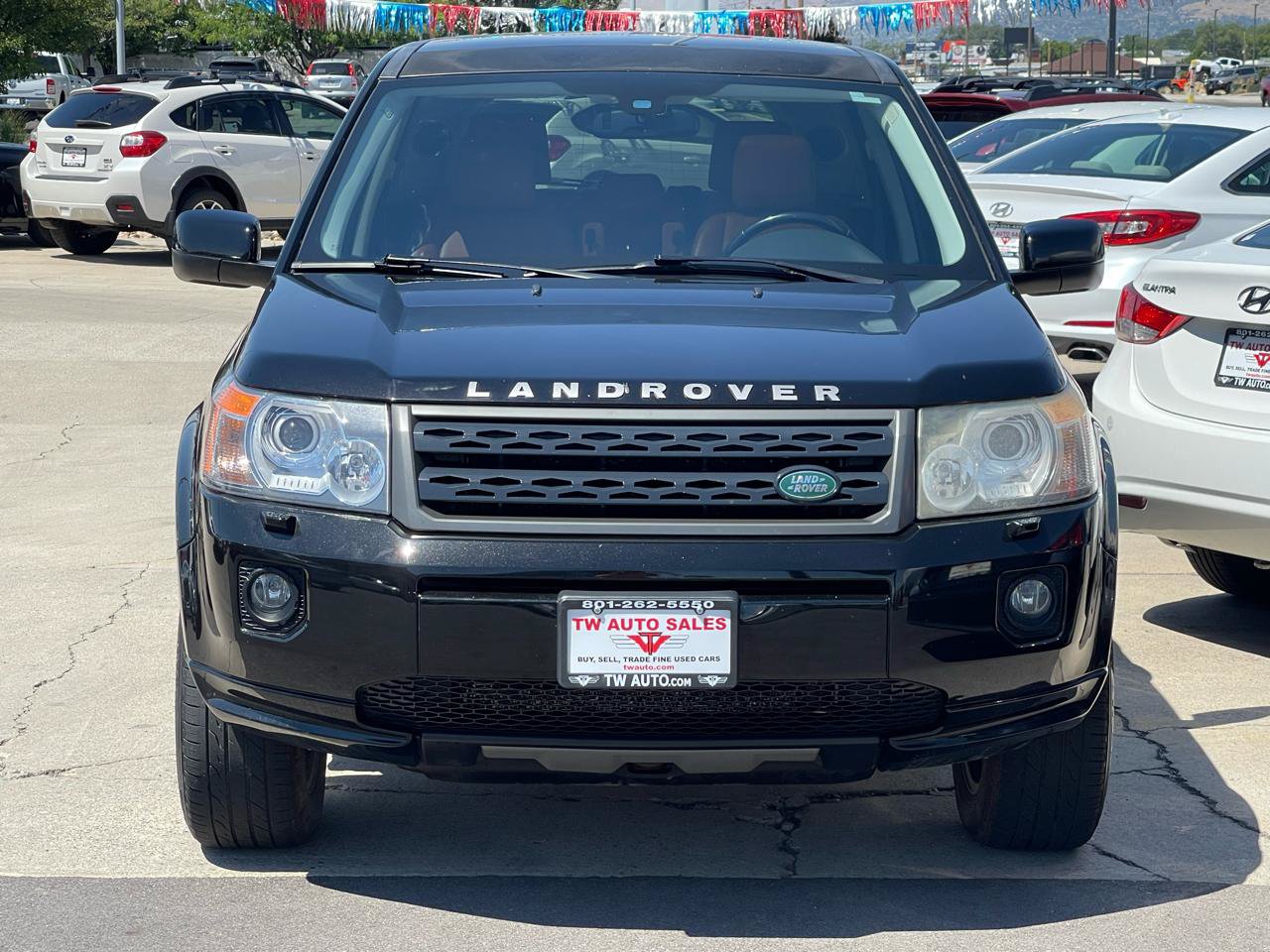 Used 2011 Land Rover LR2 HSE LUX AWD/4WD image 2