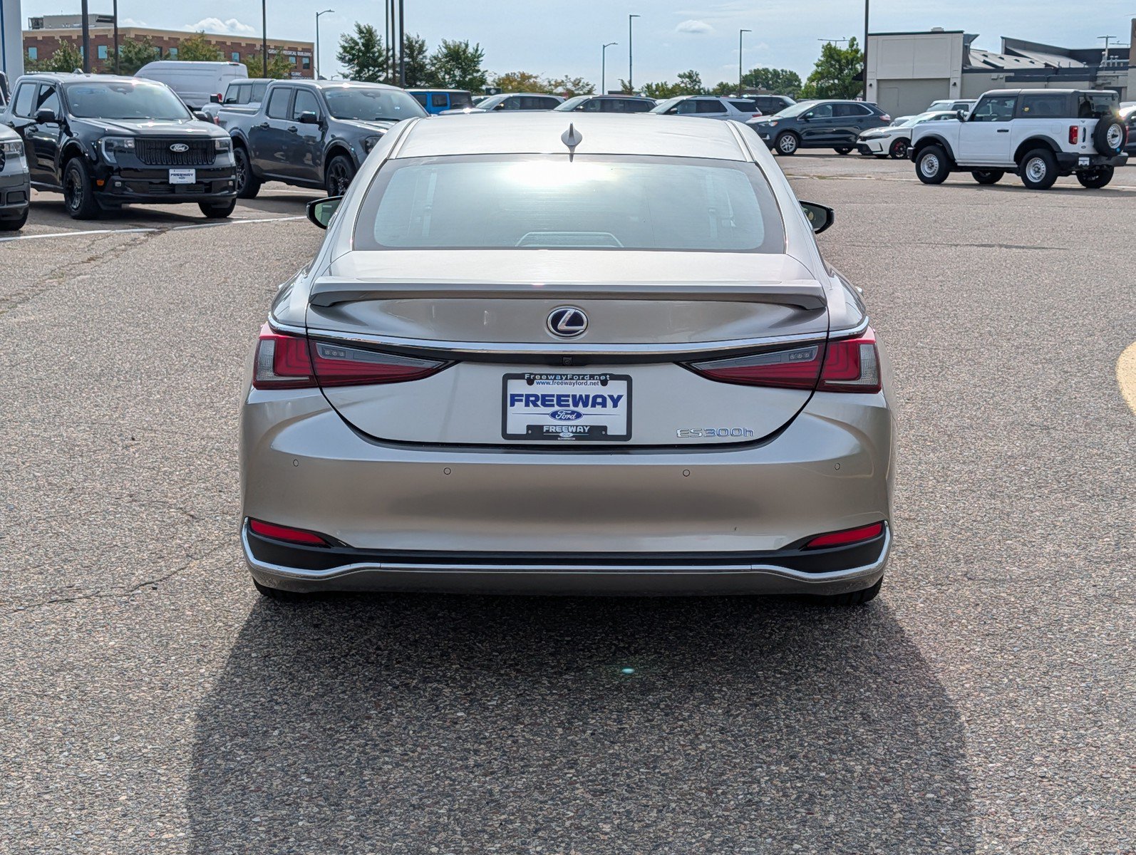 Used 2020 Lexus ES 300h FWD image 4