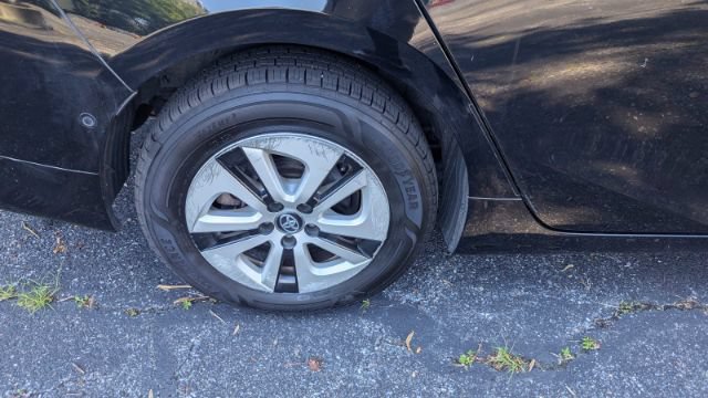 Used 2017 Toyota Prius Two w/ Prius Two Safety Plus Package FWD image 12