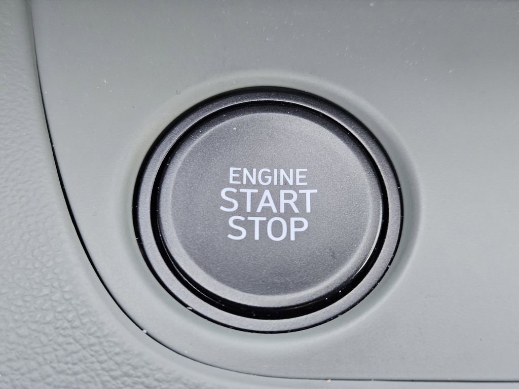 Used 2025 Hyundai Elantra Limited image 17