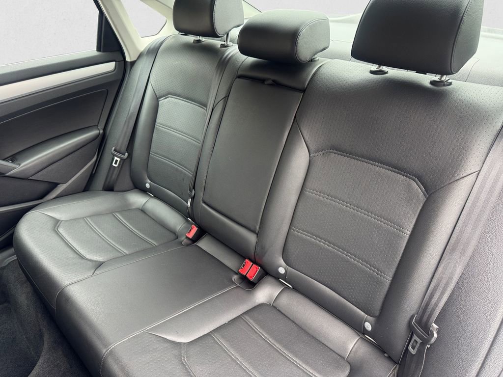 Used 2012 Volkswagen Passat TDI SE image 13