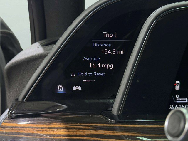 Used 2021 Cadillac Escalade Luxury image 36