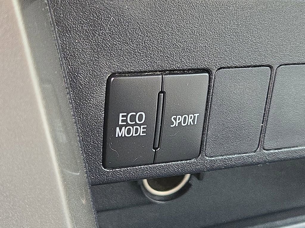 Used 2015 Toyota RAV4 LE AWD/4WD image 24