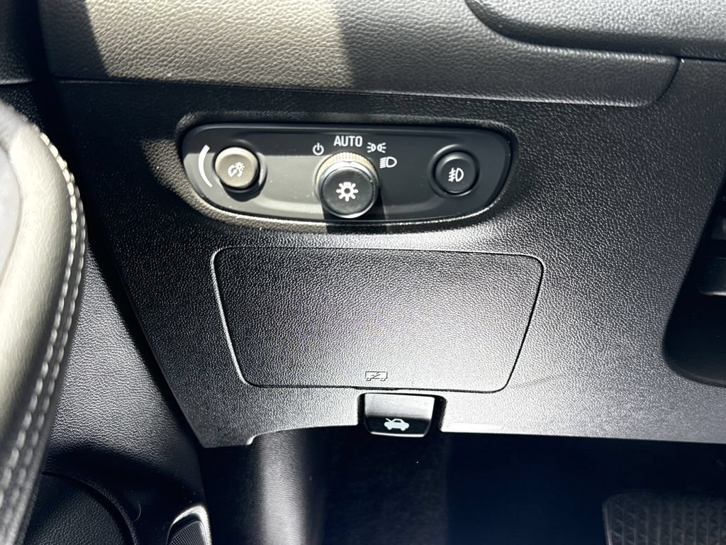 Used 2022 Buick Encore GX Select AWD/4WD image 7