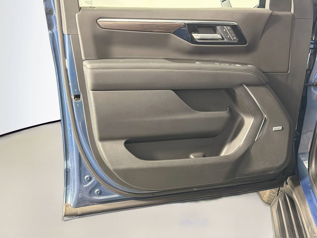 Used 2026 Chevrolet Tahoe Premier w/ Sun And Tow Package AWD/4WD image 18