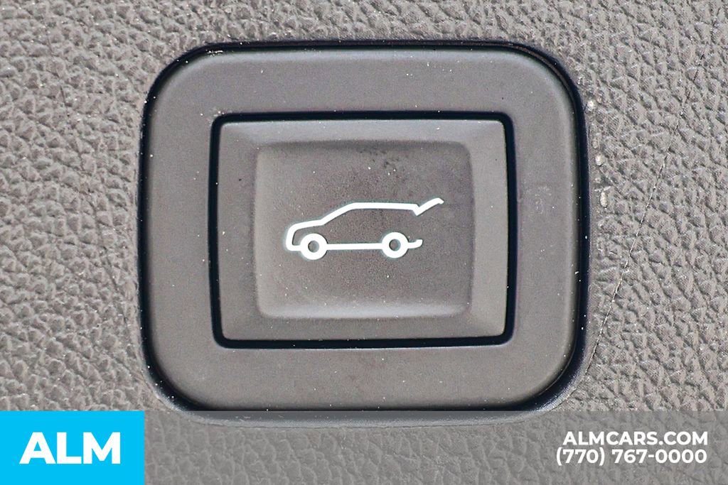Used 2025 GMC Yukon Denali AWD/4WD image 27
