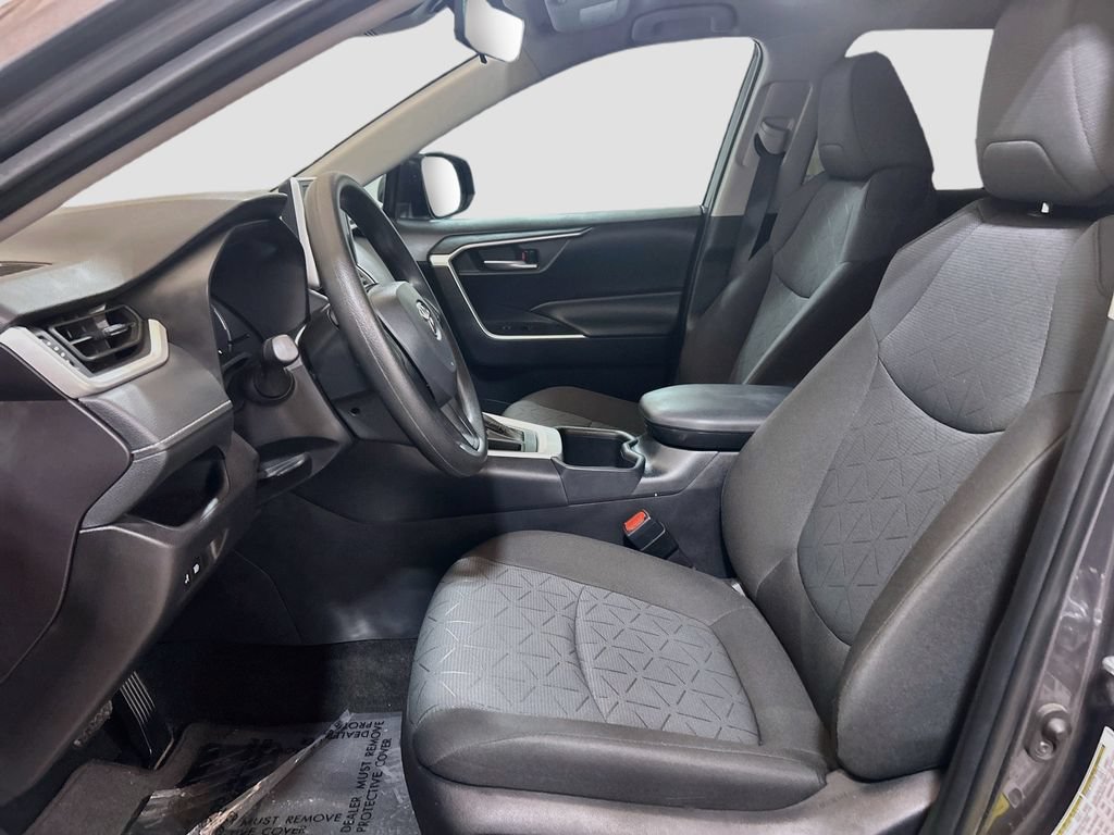 Used 2025 Toyota RAV4 XLE FWD image 18