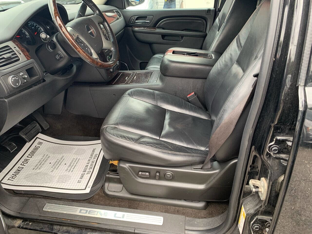 Used 2011 GMC Yukon Denali image 9