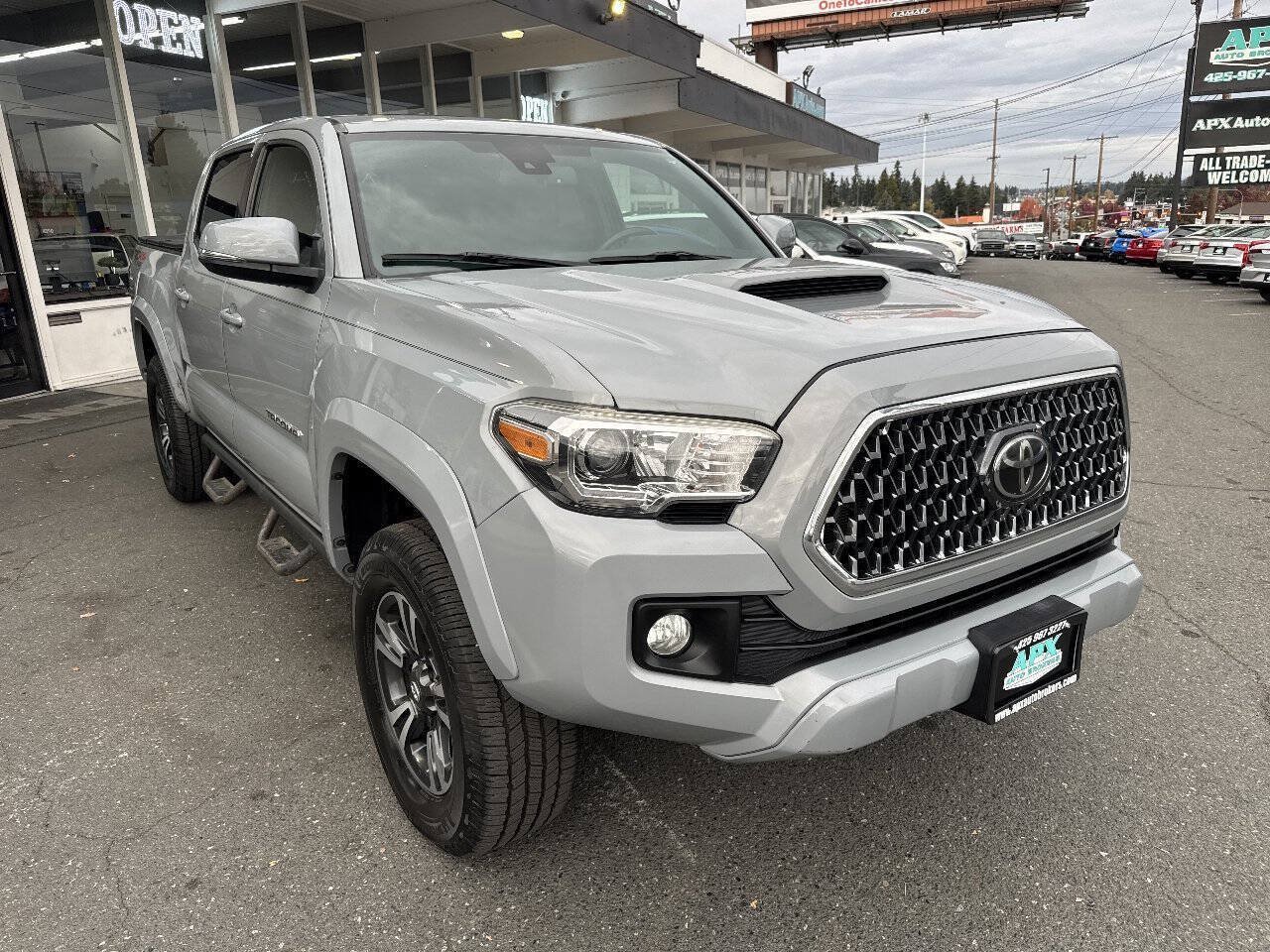 Used 2019 Toyota Tacoma TRD Sport AWD/4WD image 9