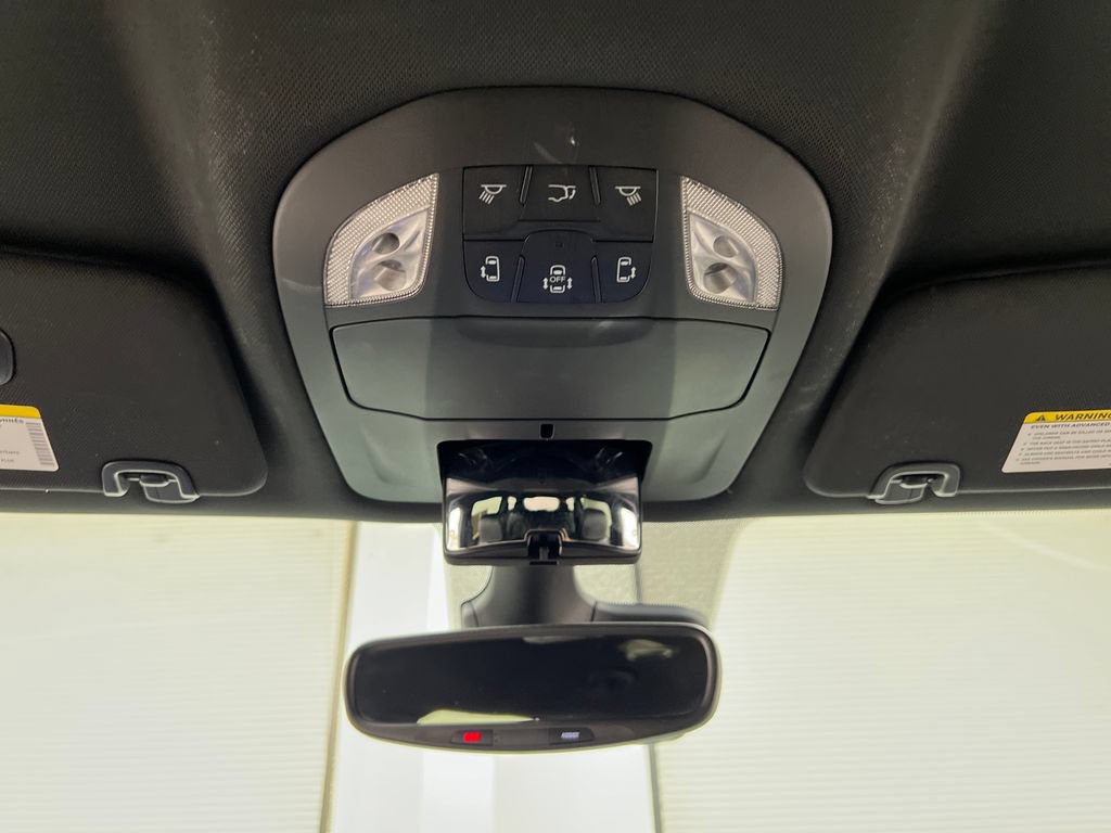 Used 2025 Chrysler Pacifica Select FWD image 68