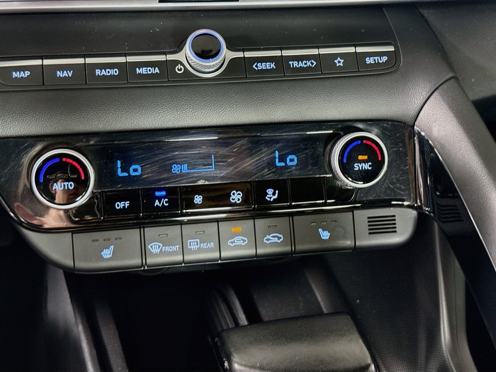 Used 2025 Hyundai Elantra SEL FWD image 19