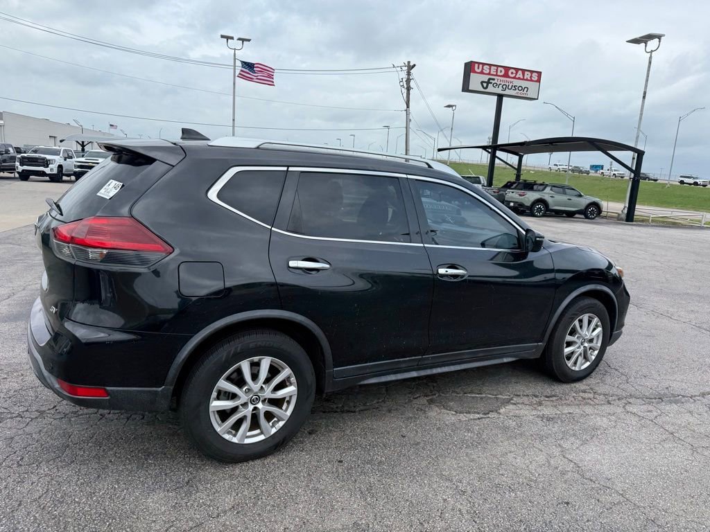 Used 2019 Nissan Rogue SV image 6