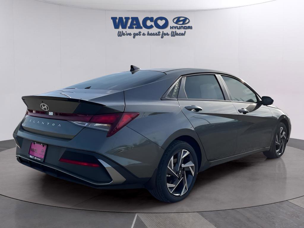 Used 2025 Hyundai Elantra Sport FWD image 15