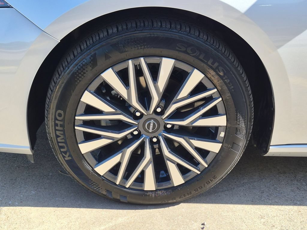 Used 2025 Nissan Altima 2.5 SV FWD image 35