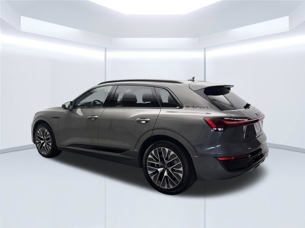 Used 2024 Audi Q8 e-tron Premium Plus AWD/4WD image 4
