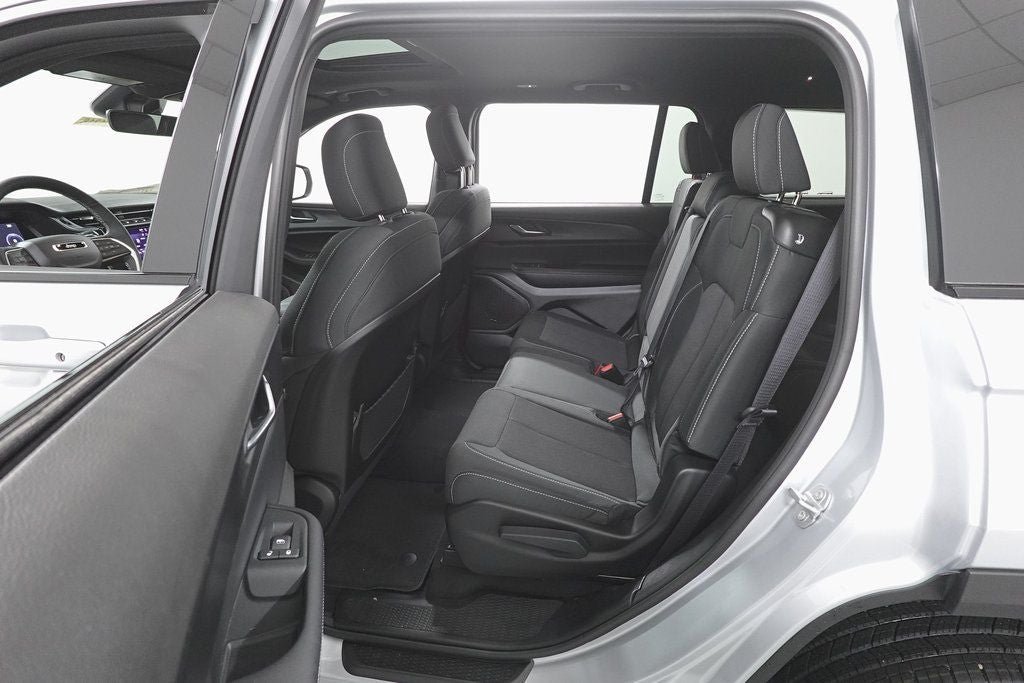 Certified 2025 Jeep Grand Cherokee L Laredo w/ Luxury Tech Group I AWD/4WD image 28