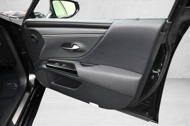 Used 2024 Lexus ES 300h w/ Premium Package FWD image 30