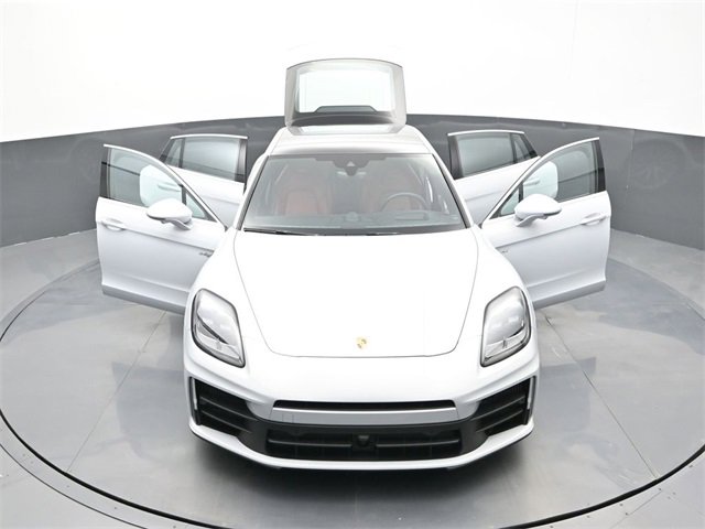 Used 2025 Porsche Panamera 4 image 32