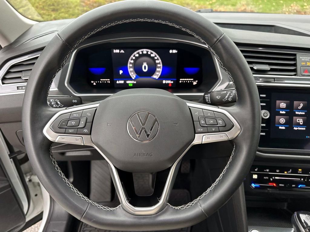 Used 2022 Volkswagen Tiguan SE image 17