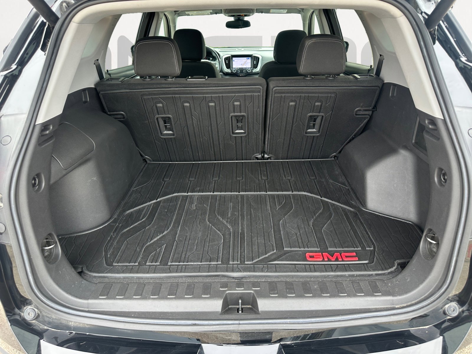 Used 2024 GMC Terrain SLE w/ Driver Convenience Package FWD image 12
