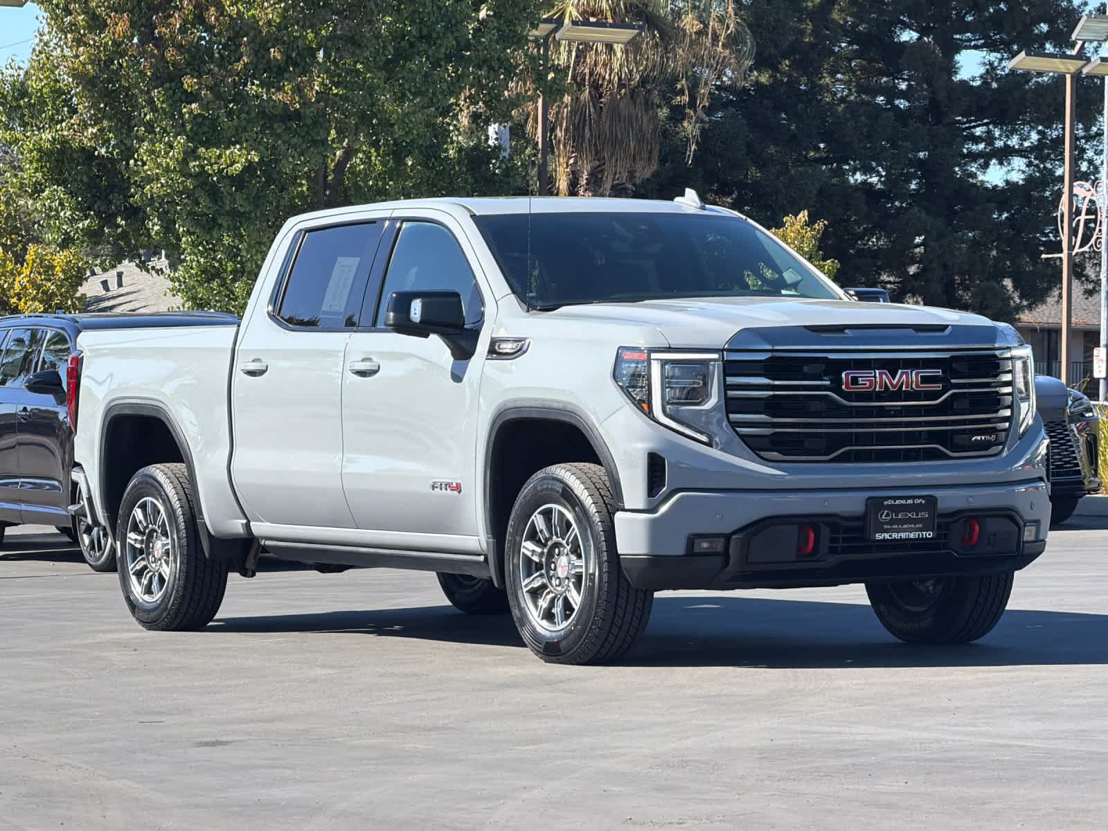 Used 2024 GMC Sierra 1500 AT4 w/ Technology Package AWD/4WD image 5
