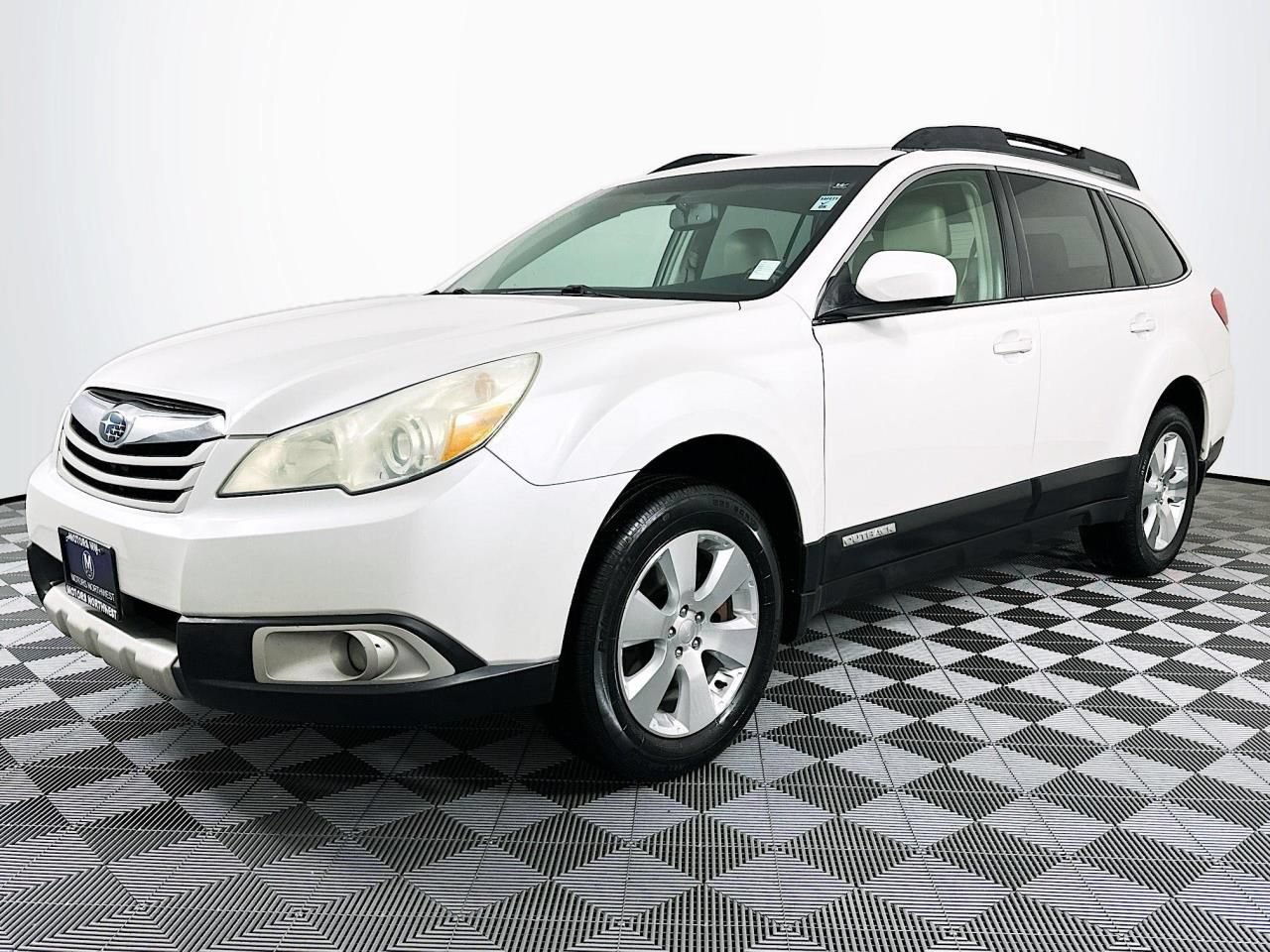 Used 2010 Subaru Outback 3.6R Limited AWD/4WD image 4