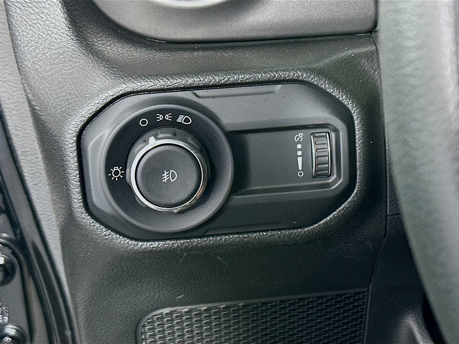 Used 2023 Jeep Wrangler Unlimited Sport AWD/4WD image 10