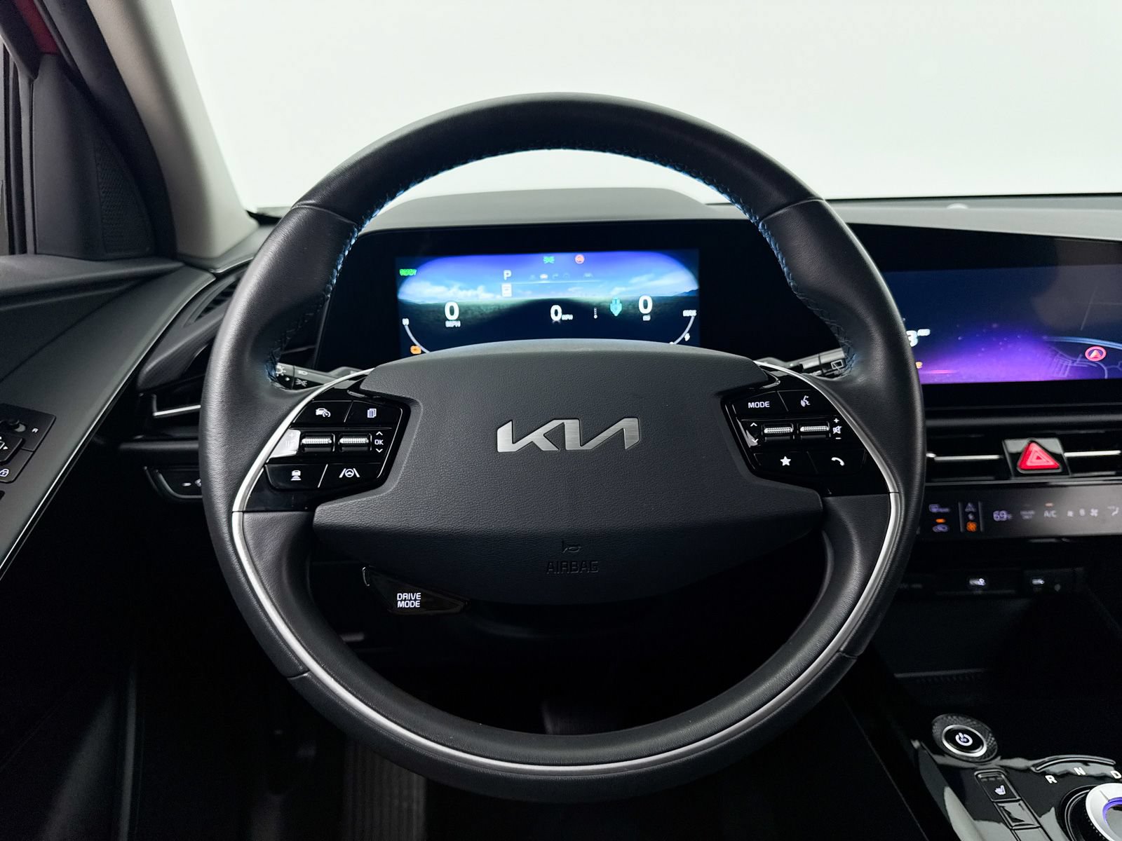 Certified 2023 Kia Niro Wind FWD image 32
