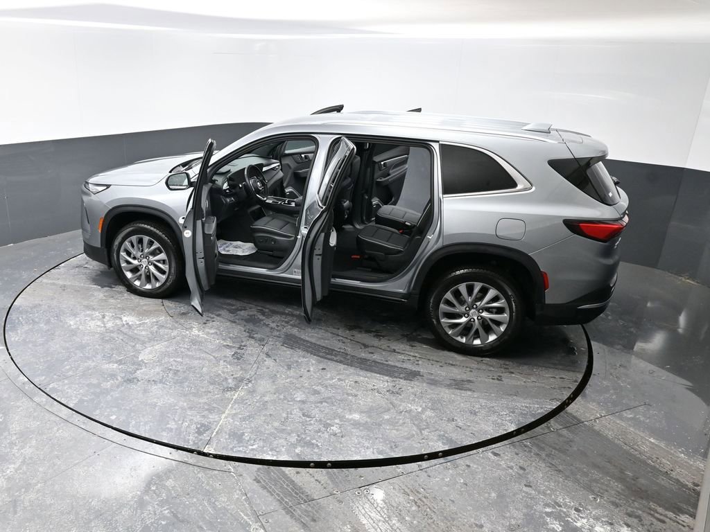 Used 2025 Buick Enclave Preferred w/ Power Package image 65