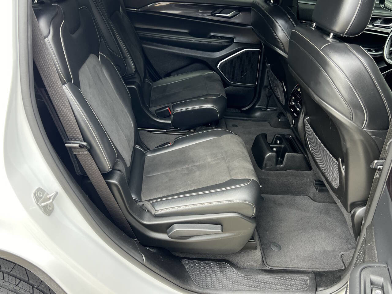 Used 2021 Jeep Grand Cherokee L Laredo image 20