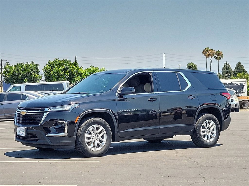 Used 2022 Chevrolet Traverse LS image 2