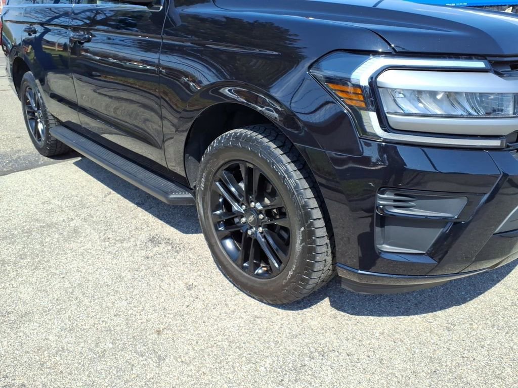 Used 2024 Ford Expedition XLT AWD/4WD image 5