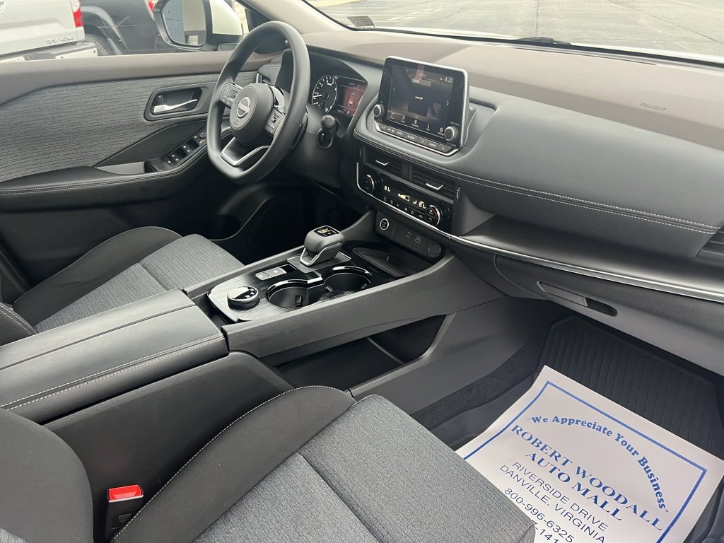 Used 2023 Nissan Rogue SV image 12