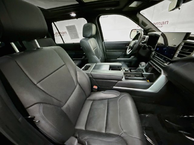 Used 2025 Toyota Sequoia Platinum AWD/4WD image 30