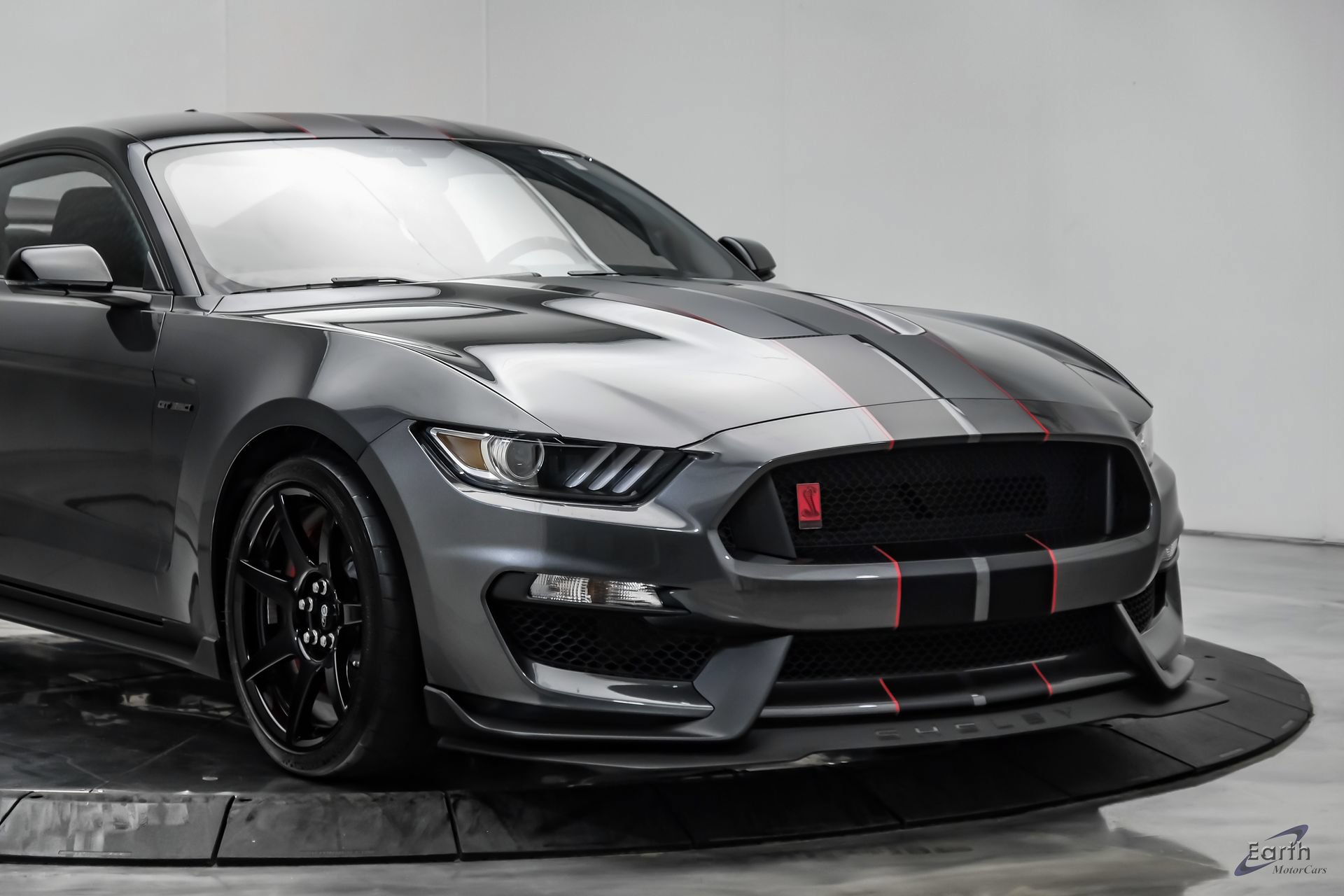 Used 2020 Ford Mustang Shelby GT350R w/ GT350R Equipment Group 920A RWD image 28
