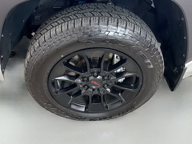 Used 2025 Toyota Tundra Limited w/ TRD Off-Road Package AWD/4WD image 31