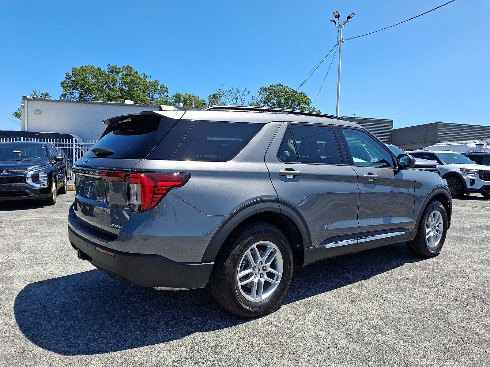 Certified 2025 Ford Explorer Active AWD/4WD image 6