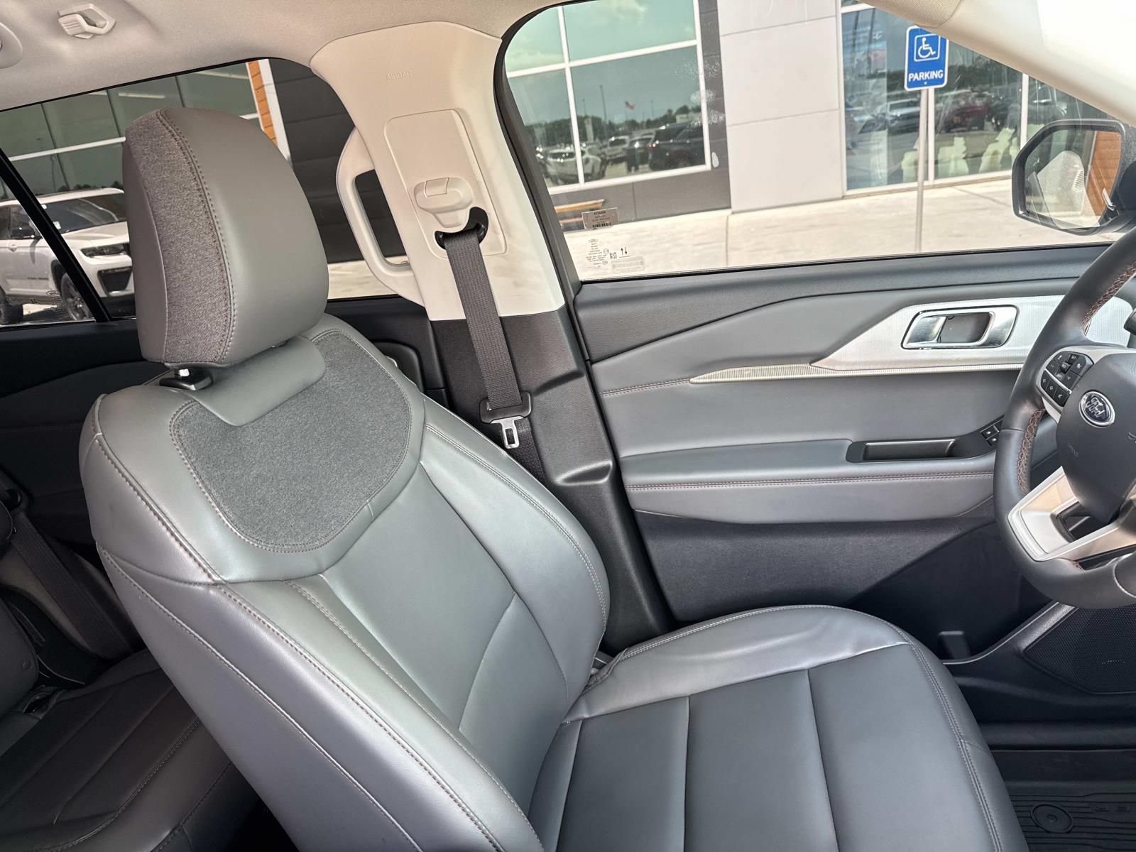 Used 2025 Ford Explorer Active w/ Active Comfort Package RWD image 10