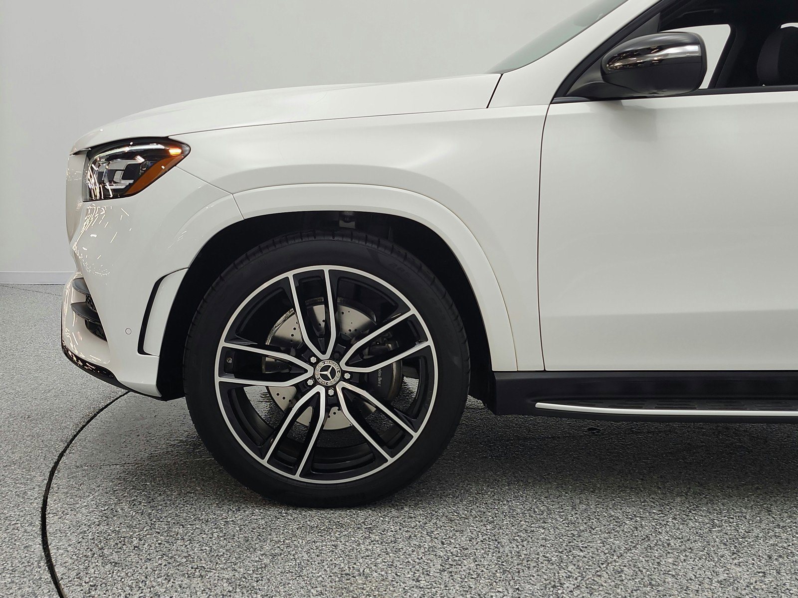 Used 2023 Mercedes-Benz GLS 450 4MATIC image 32